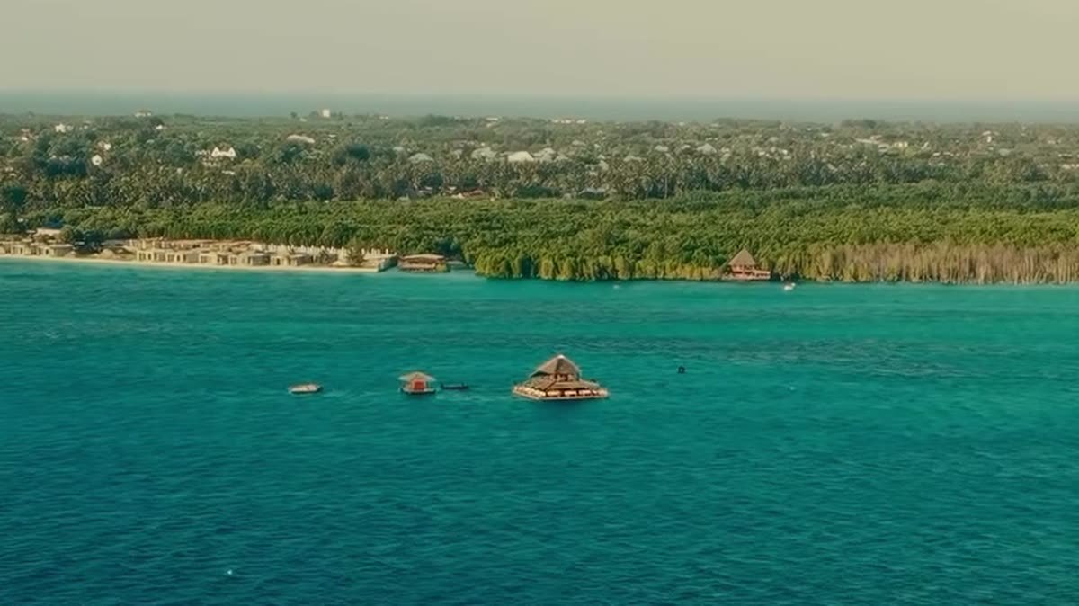 The lagoon and the Michamvi coastline